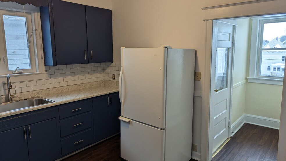 Building Photo - 61 S Pine Ave