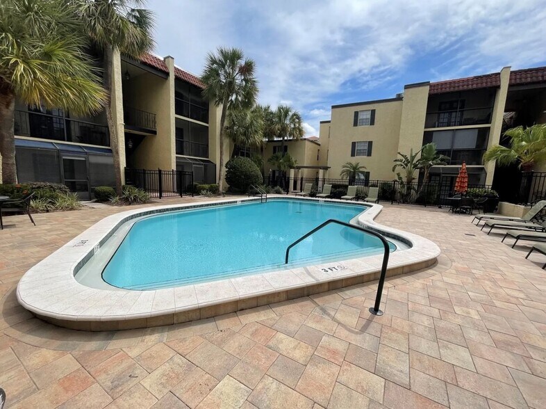 Building Photo - 5304 W Kennedy Blvd