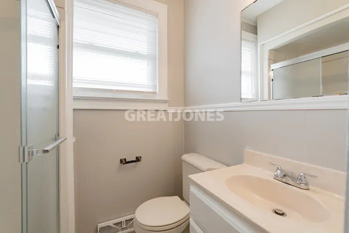 Building Photo - 2313 Westview Dr