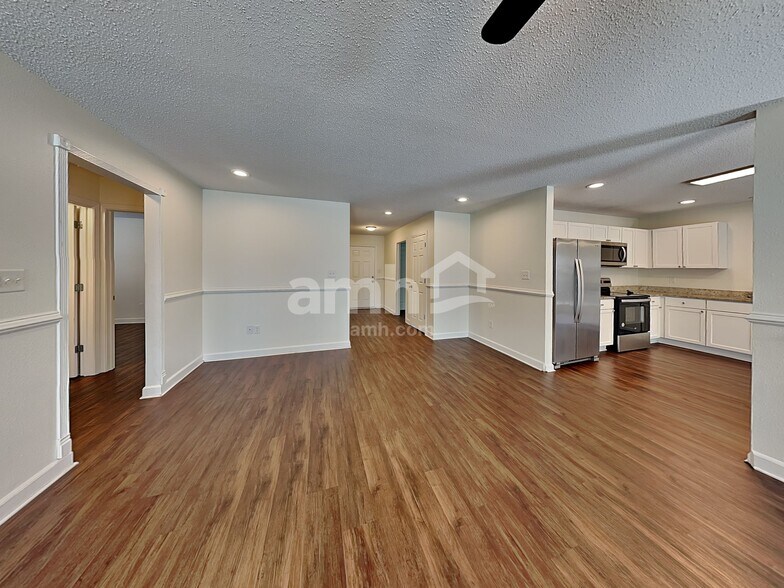 Building Photo - 12483 Old Pond Rd