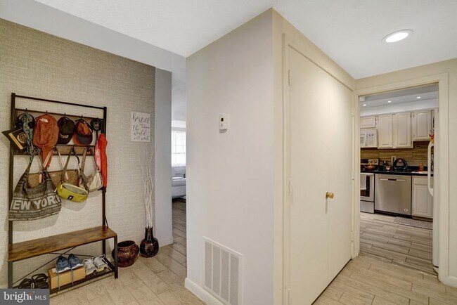 Building Photo - 3709 S George Mason Dr