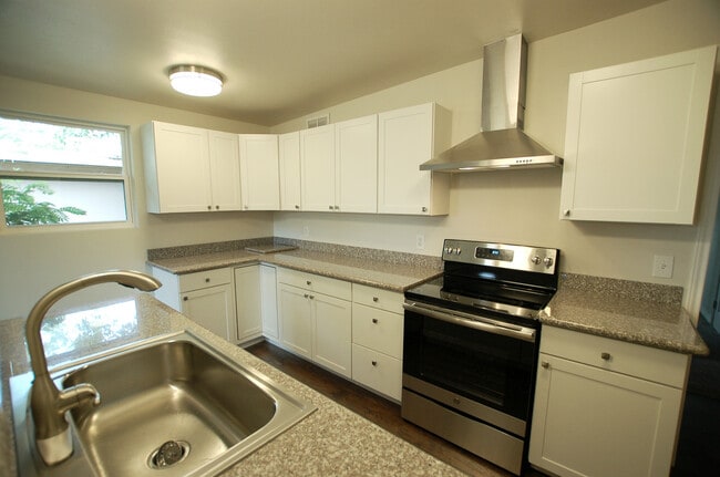 Building Photo - AUGUST PRE-LEASE! Updated 4 Bedroom Near Tech Campus