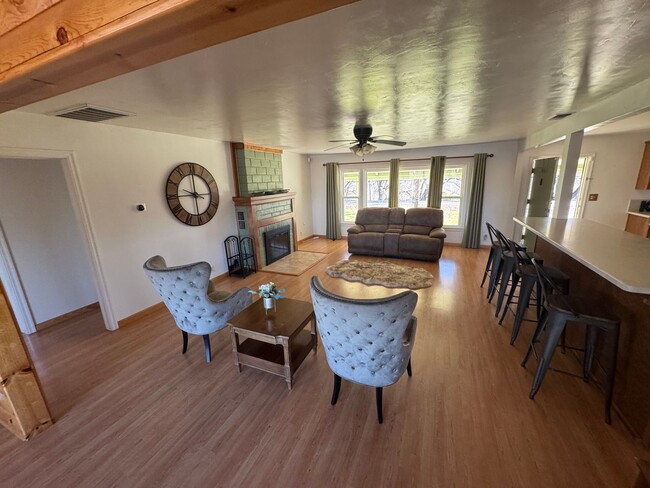 Building Photo - Large one bedroom | On the Feather River