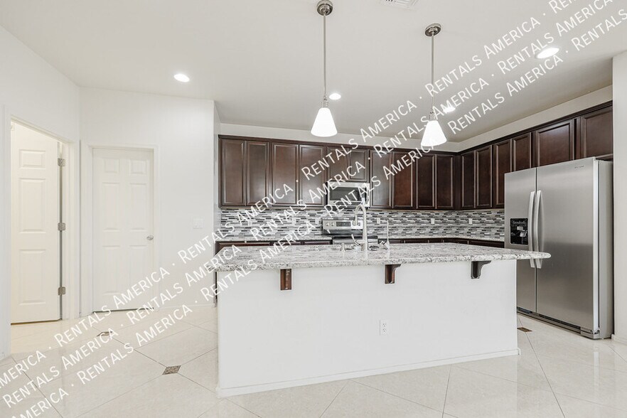 Building Photo - 10915 E Calypso Ave