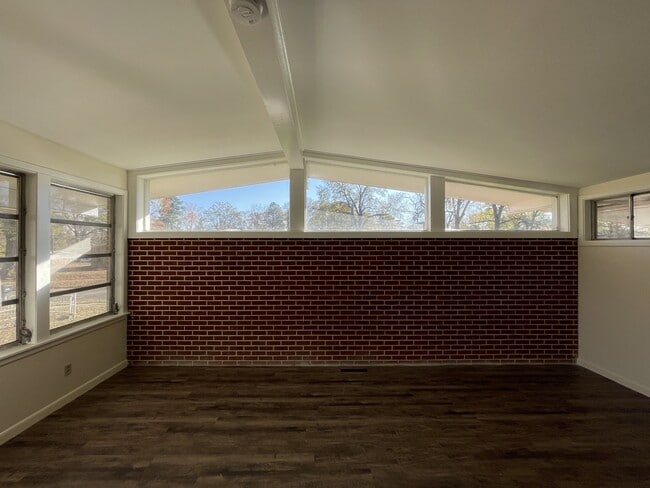 Building Photo - 2704 Charlotte St