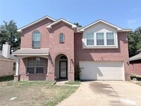 Building Photo - 1910 Pin Oak Ln