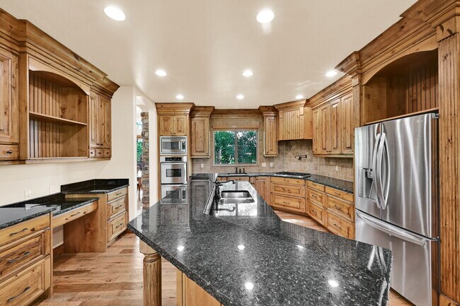Building Photo - 3573 N Elkview Dr