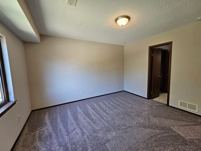 Building Photo - 2555 Clayton Blvd