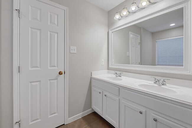 Building Photo - 14418 Cellini Dr