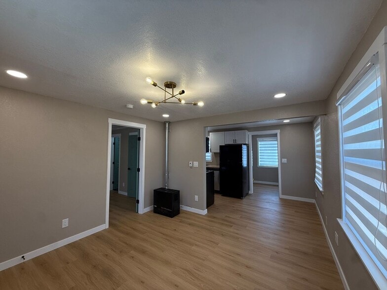 Building Photo - 39 Sunflower Rd