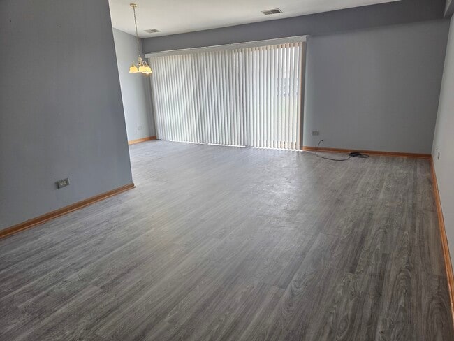 Building Photo - 1028 Ashley Ct N