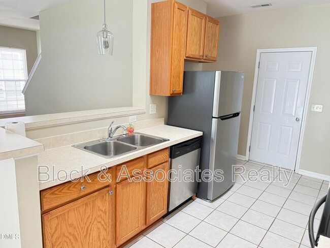 Building Photo - 1414 Crimson Creek Dr