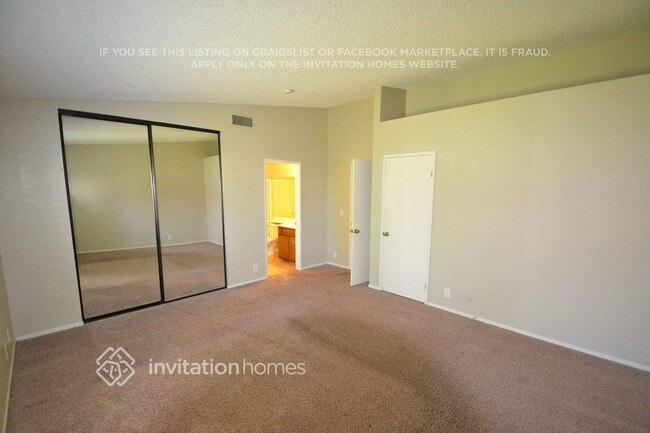 Building Photo - 318 W Tenth Pl