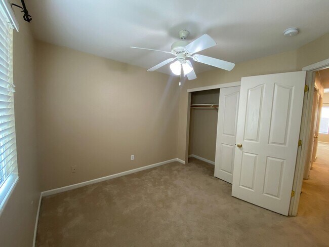 Building Photo - Cozy 3 Bedroom With A Large Den!