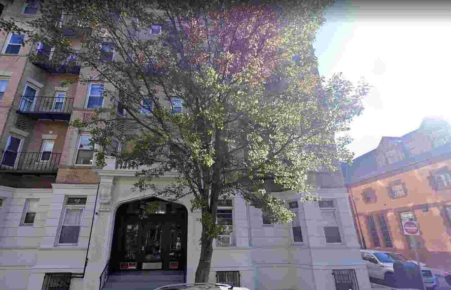 Building Photo - 39 Hemenway St