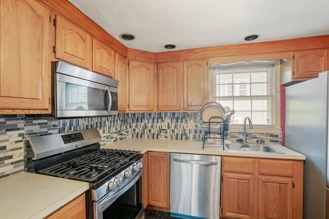 Building Photo - 42 Rockland Ave