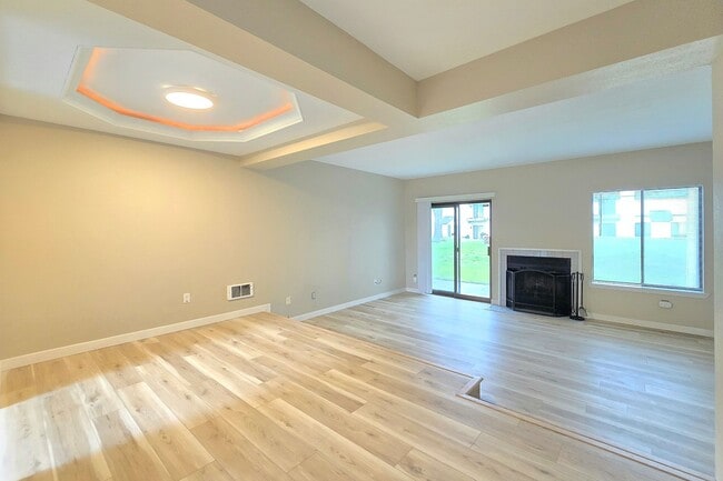 Building Photo - 2 Bedroom Townhome in Marysville Pet Friendly !