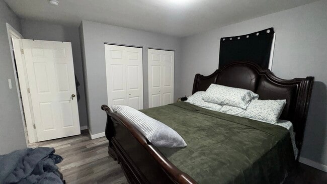 Building Photo - 93 Elmwood Dr E