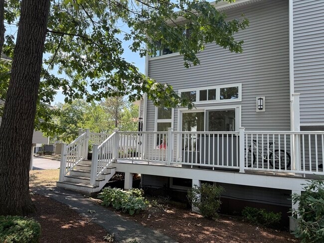 Building Photo - 255 North Rd