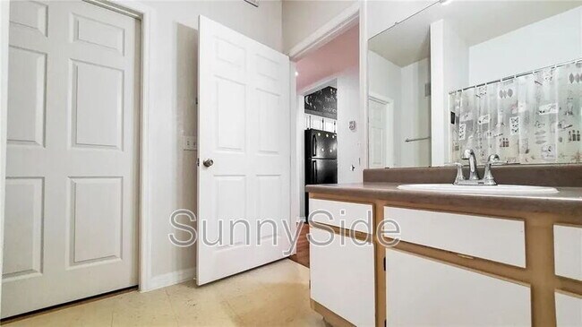 Building Photo - 6021 Westgate Dr
