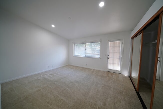 Building Photo - 27767 Crookshank Dr