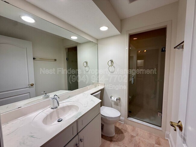 Building Photo - 330 N Shore Cir