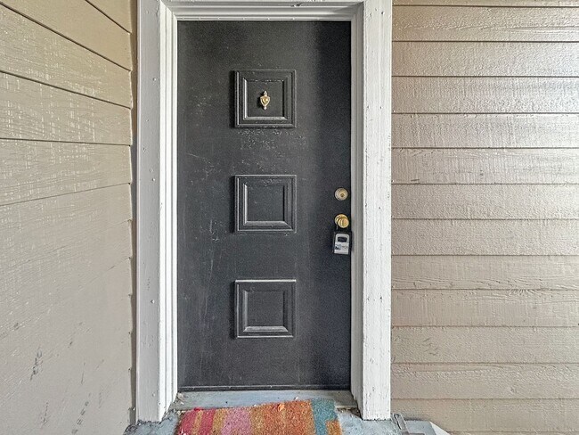 Building Photo - $0 DEPOSIT OPTION. SPACIOUS 2-BEDROOM, 2-B...