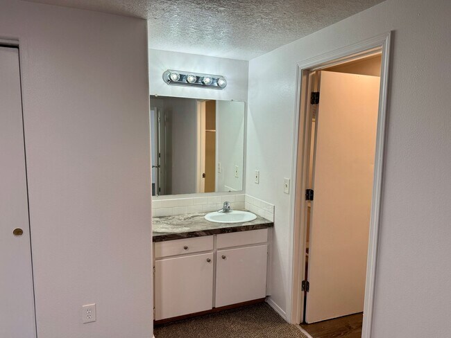 Building Photo - Montavilla 2 bedroom with garage