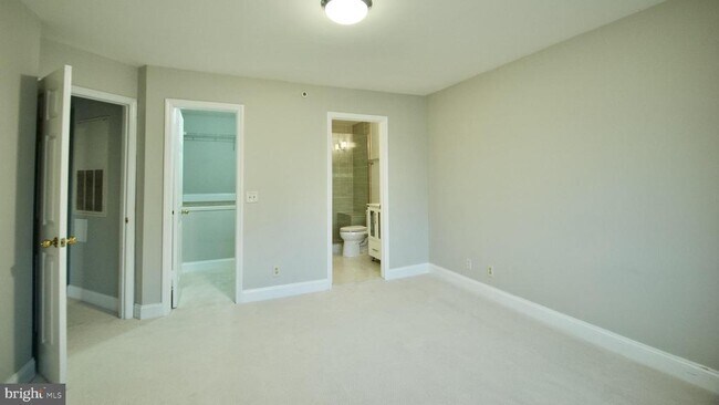 Building Photo - 5705 Chapman Mill Dr