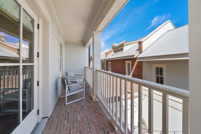 Building Photo - 49 Pleasant St