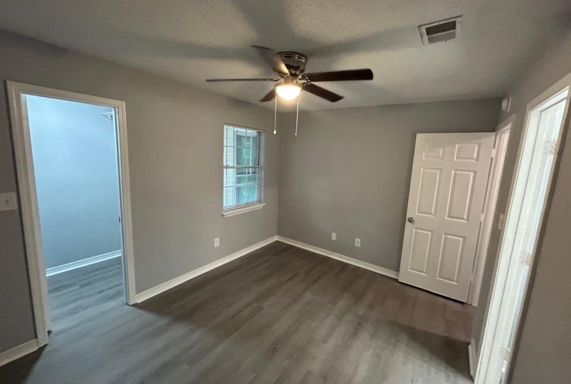 Building Photo - 2006 Ducayet St