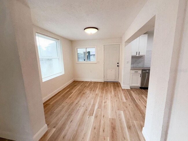 Building Photo - 4009 Deleuil Ave