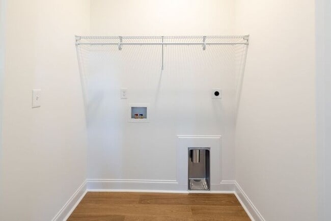 Building Photo - Stunning 4-Bed, 3-Bath Home with 2-Car Garage- ONE MONTH FREE RENT Move-In Special!