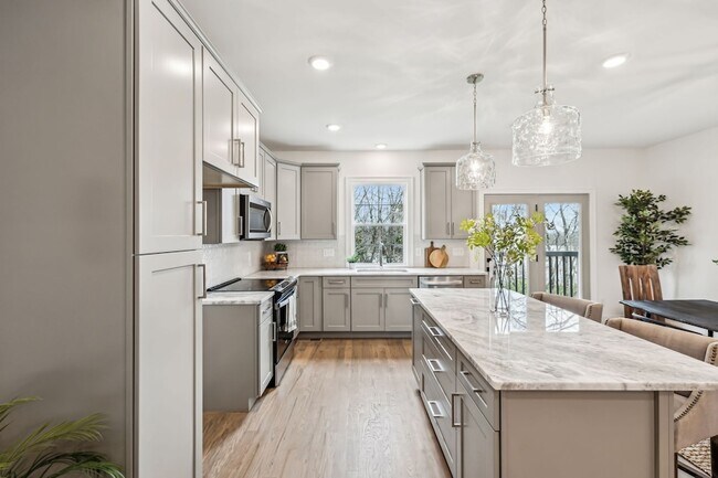 Building Photo - 2111 Chadwell Retreat Dr