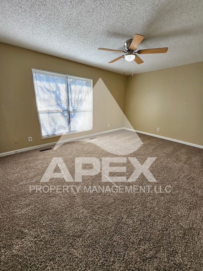 Building Photo - MOVE-IN SPECIAL, $1 RENT!! - Nice 2Bd - 1.5 Ba. Town House in West Knox off Cedar Bluff!