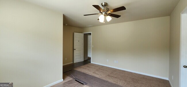 Building Photo - 525 Twelve Oaks Dr