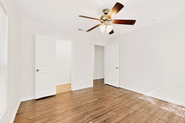 Building Photo - Beautifully Updated 3-Bed, 2-Bath Home in Quiet Greenville Neighborhood