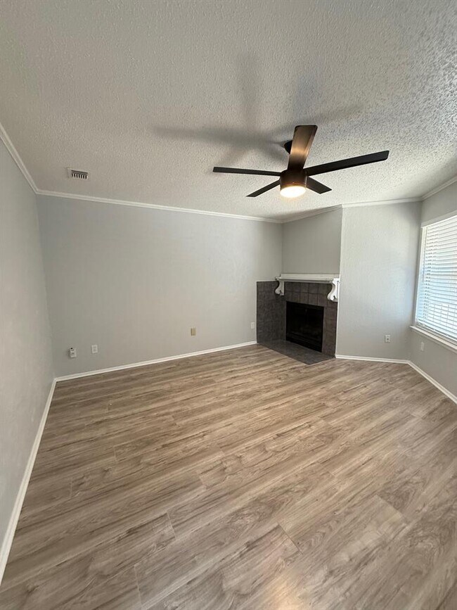 Building Photo - 5608 Cougar Dr