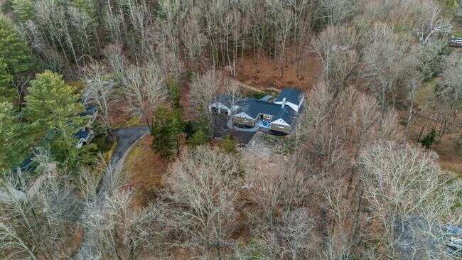 Building Photo - 45 Westledge Rd