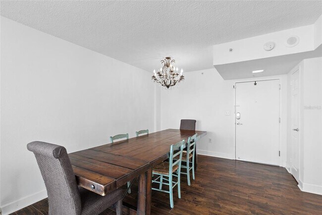 Building Photo - 470 3rd St S