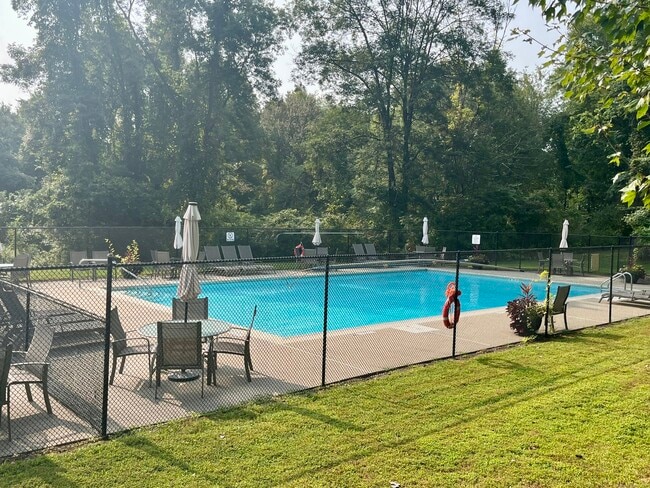 Building Photo - 5 Howes Ct