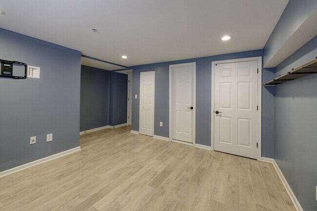 Building Photo - 1932 3rd St NE