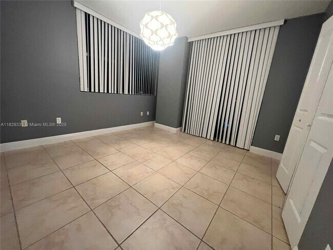 Building Photo - 2641 N Flamingo Rd