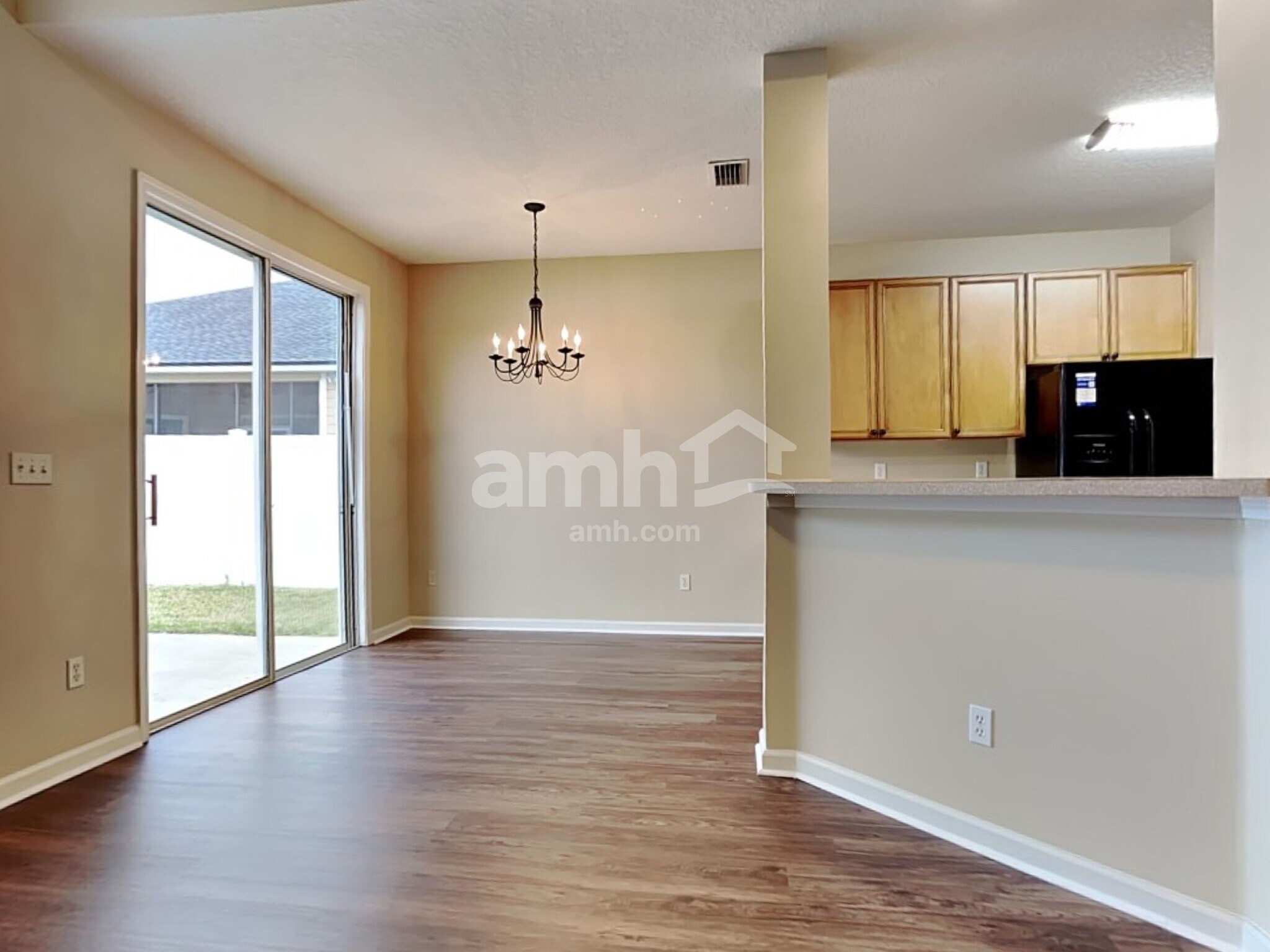 Building Photo - 890 Thoroughbred Dr