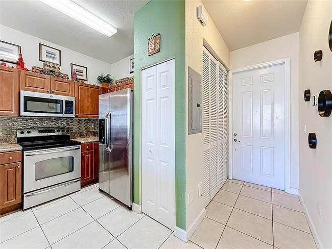 Building Photo - 2935 SE 1st Dr