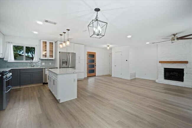 Building Photo - 3803 Alexandria Dr