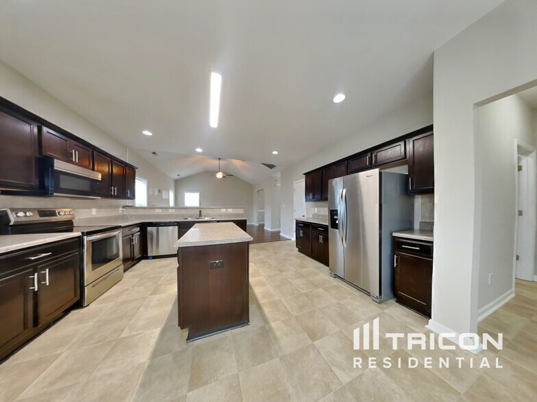 Building Photo - 115 Battery Way