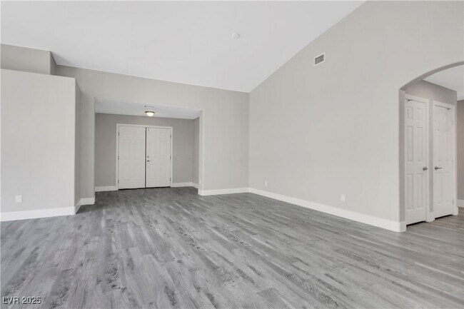 Building Photo - 7379 Majestic Bluff Pl