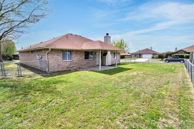 Building Photo - 4201 Bluestem Ln