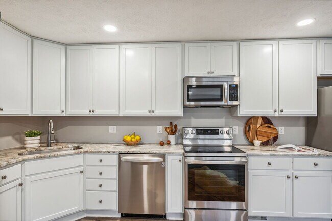 Building Photo - 4554 Moraine Ave